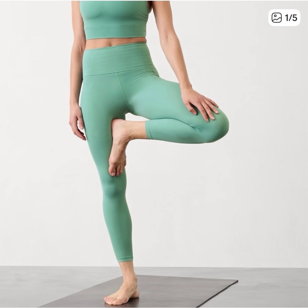 Athleta salutation stash 7/8 legging, Juniper Green, Small